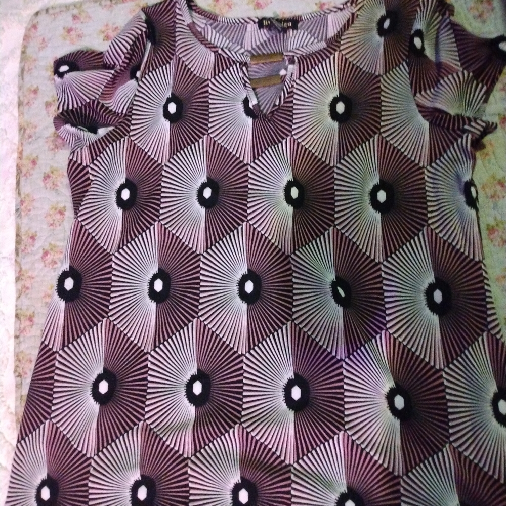Black and White Graphic Cap Sleeve Blouse